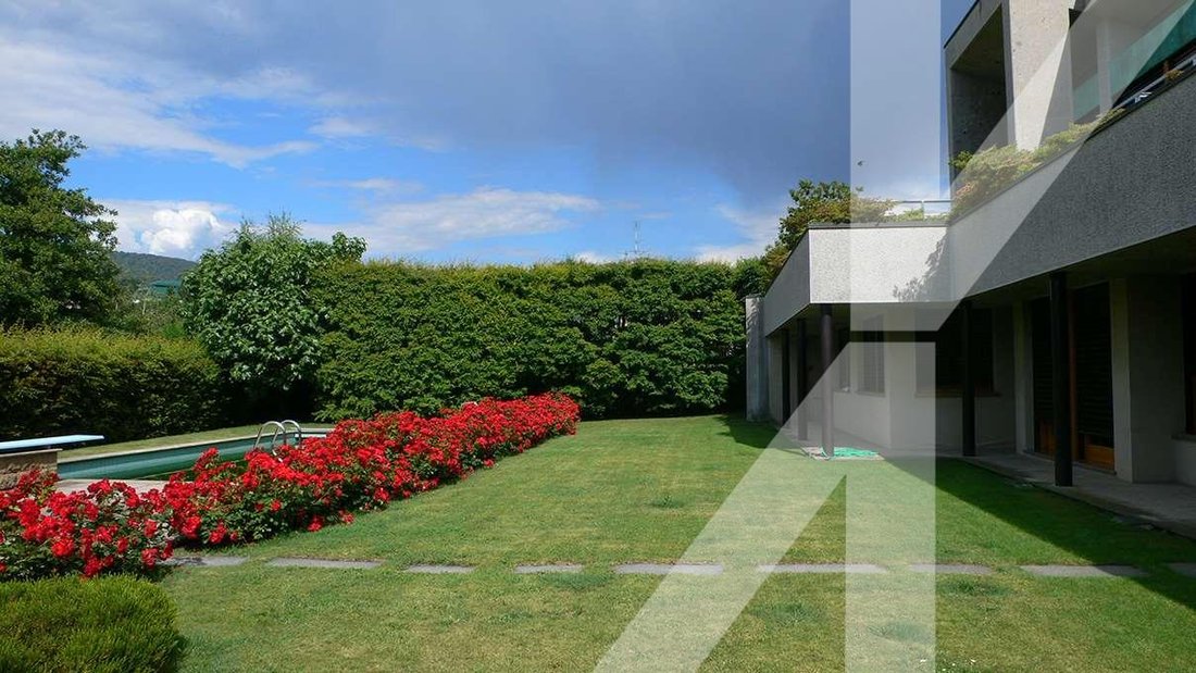 Villa in Lipomo, Lombardy, Italy 1 - 15411896