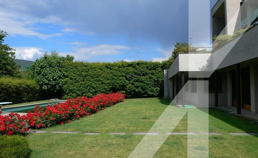 Villa in Lipomo, Lombardy, Italy 1