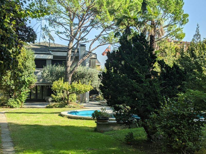 Villa in Paderno Dugnano, Lombardy, Italy 1 - 15411938