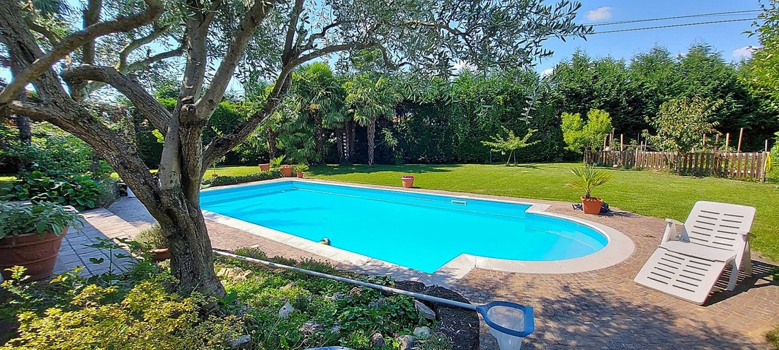 Villa in Usmate Velate, Lombardy, Italy 3 - 15411874