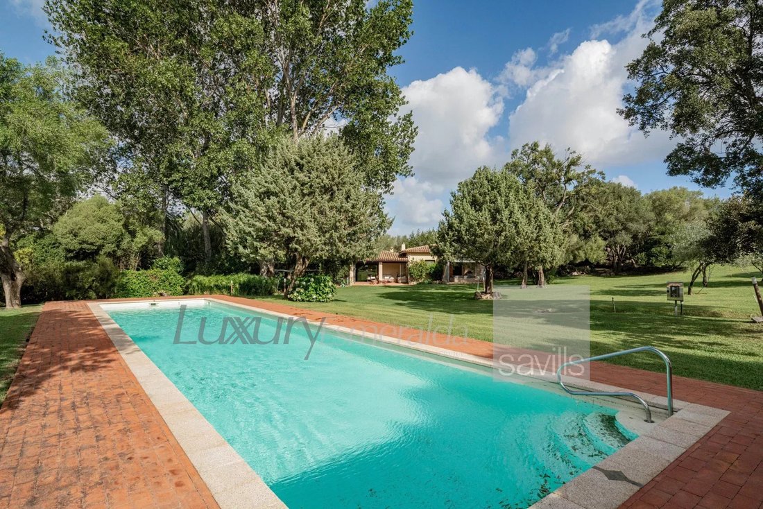 Villa in San Pantaleo, Olbia, Italy 1 - 15411073