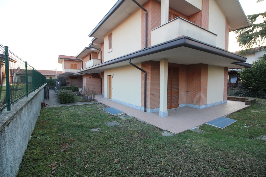 Villa in Center, Vimercate, Lombardy 2 - 15411828