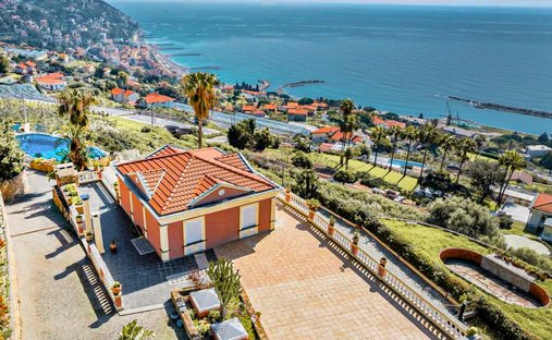 Villa in Ospedaletti, Liguria, Italy 1