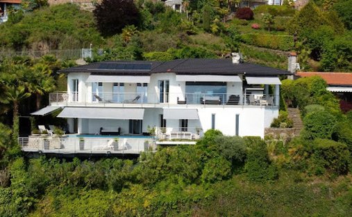 Villa en Luino, Lombardía, Italia 1