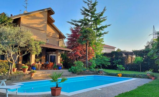 Villa in Usmate Velate, Lombardy, Italy 1
