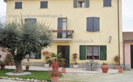 Villa in Monzambano, Lombardy, Italy 1