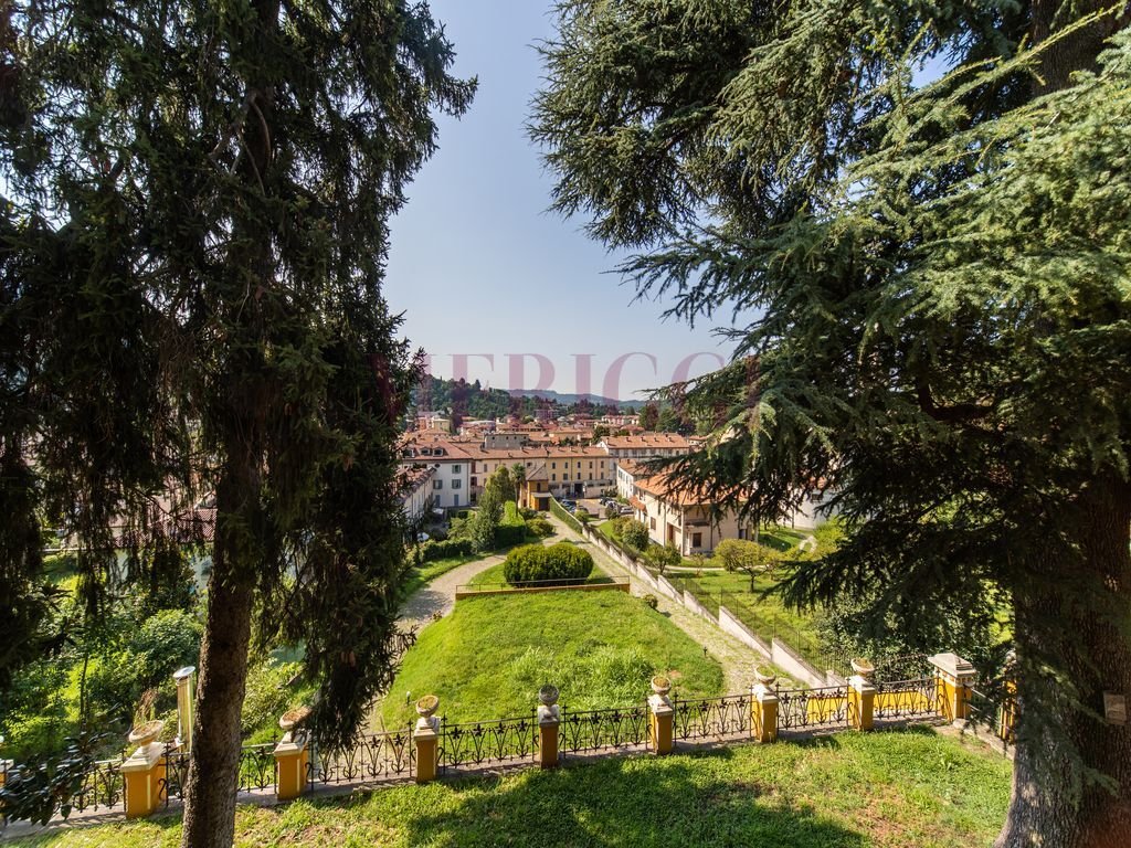Villa in Oggiono, Lombardy, Italy 1 - 15411515