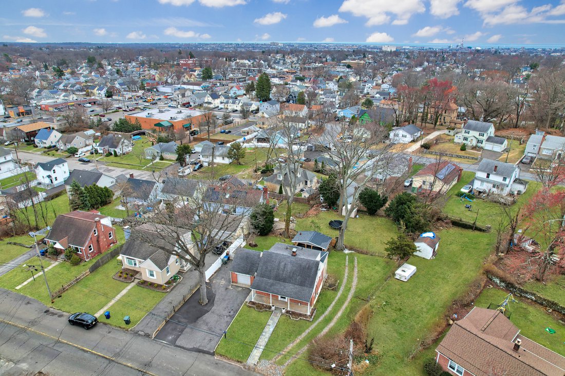 House in Bridgeport, Connecticut, United States 5 - 15412134