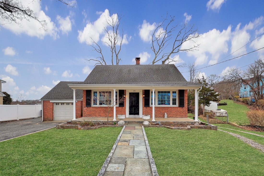 House in Bridgeport, Connecticut, United States 1 - 15412134