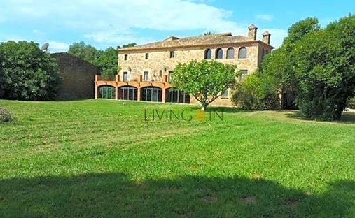 Country House in Parlava, Catalonia, Spain 1