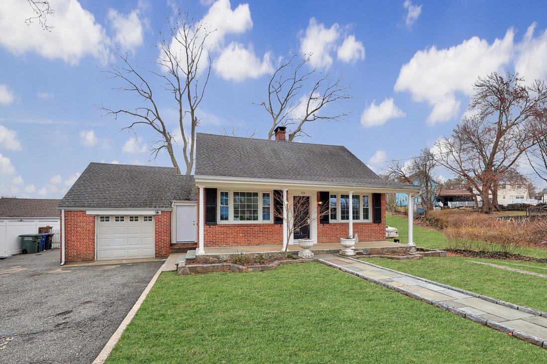 House in Bridgeport, Connecticut, United States 4 - 15412134