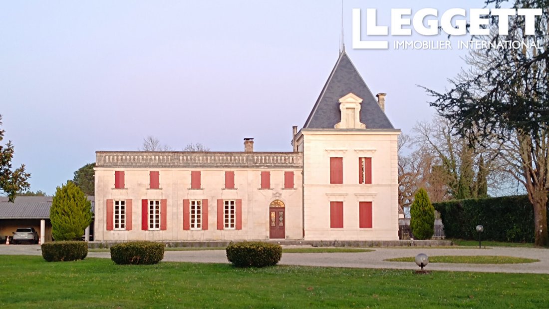 Castle in Saint-Martin-du-Bois, Nouvelle-Aquitaine, France 1 - 15414236