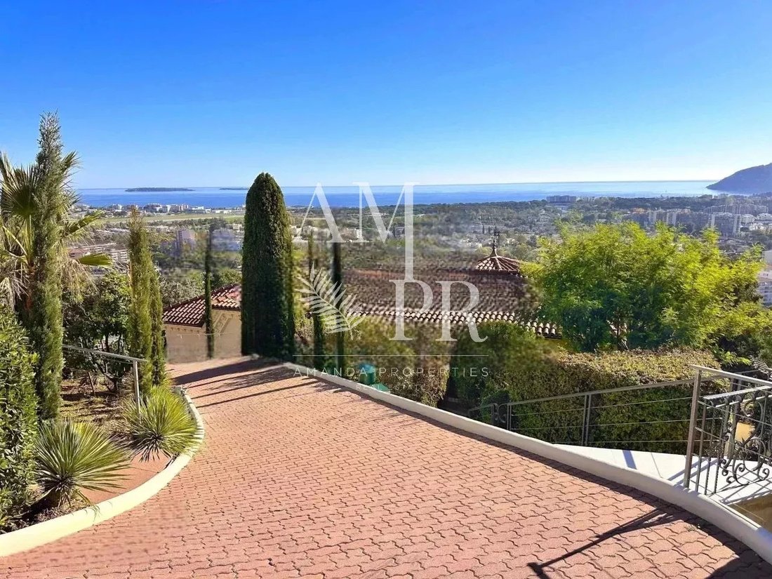 Villa in Le Centre Ville, Mandelieu-la-Napoule, France 3 - 15410928