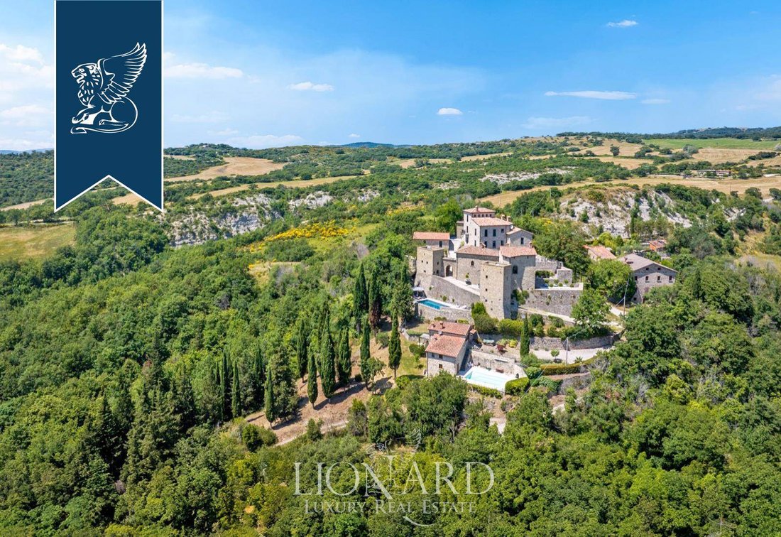 Castillo en Toscana, Italia 2 - 14834716