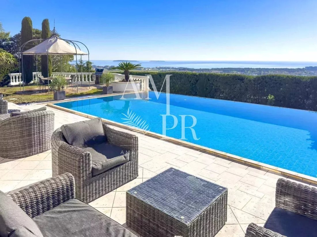Villa in Le Centre Ville, Mandelieu-la-Napoule, France 1 - 15410928