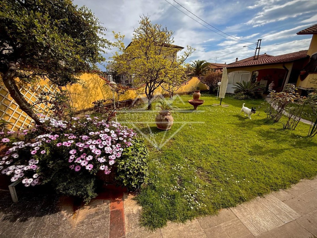 Villa in Fontia-Fossola-Fossone, Marina di Carrara, Tuscany 3 - 15414455