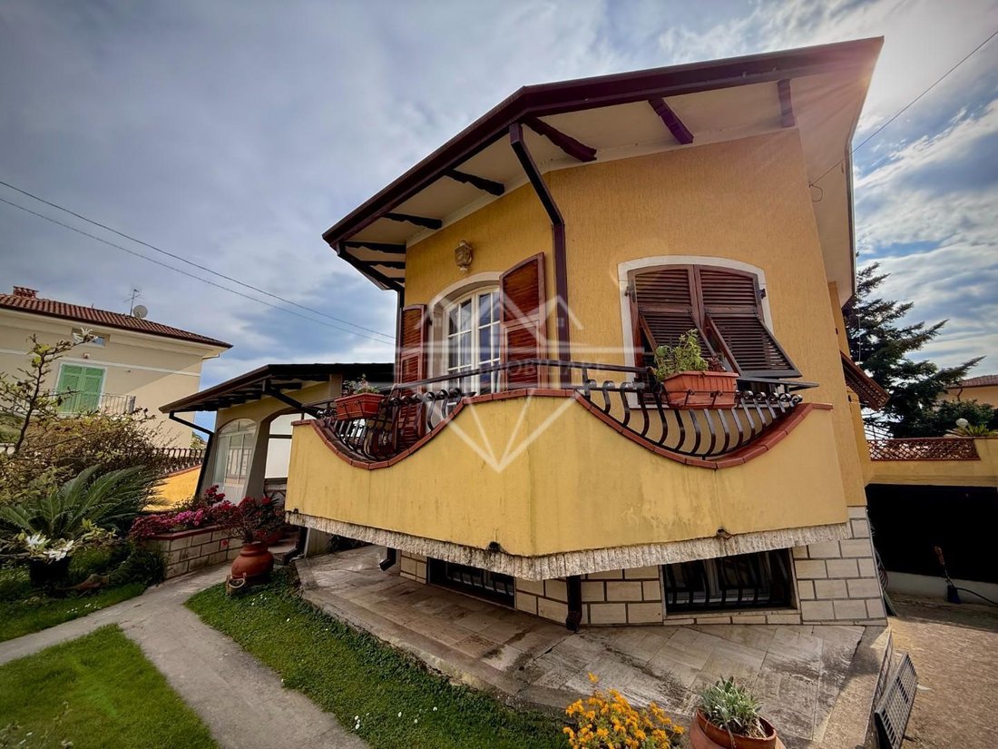 Villa in Fontia-Fossola-Fossone, Marina di Carrara, Tuscany 5 - 15414455