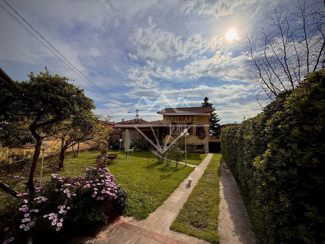 Villa in Fontia-Fossola-Fossone, Marina di Carrara, Tuscany 2 - 15414455