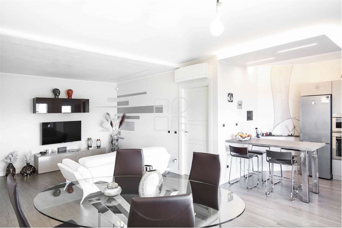 Apartment in Desenzano Centro, Desenzano del Garda, Lombardy 2 - 15293208
