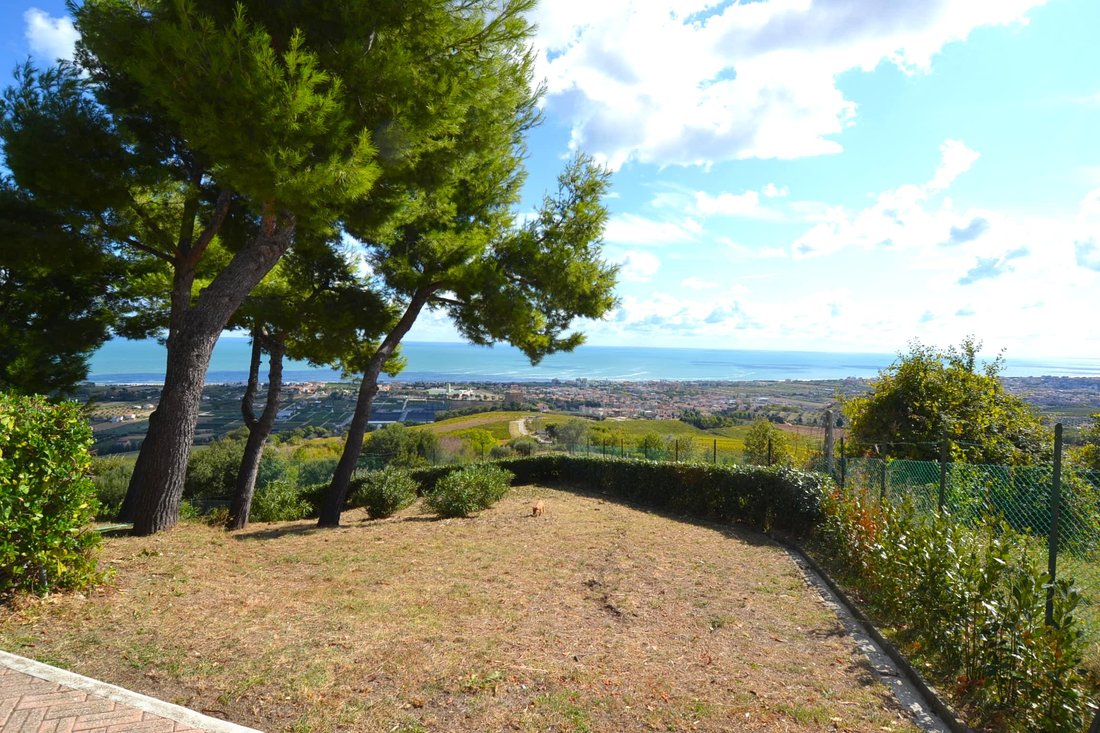 Villa in Colonnella, Abruzzo, Italy 2 - 15414423