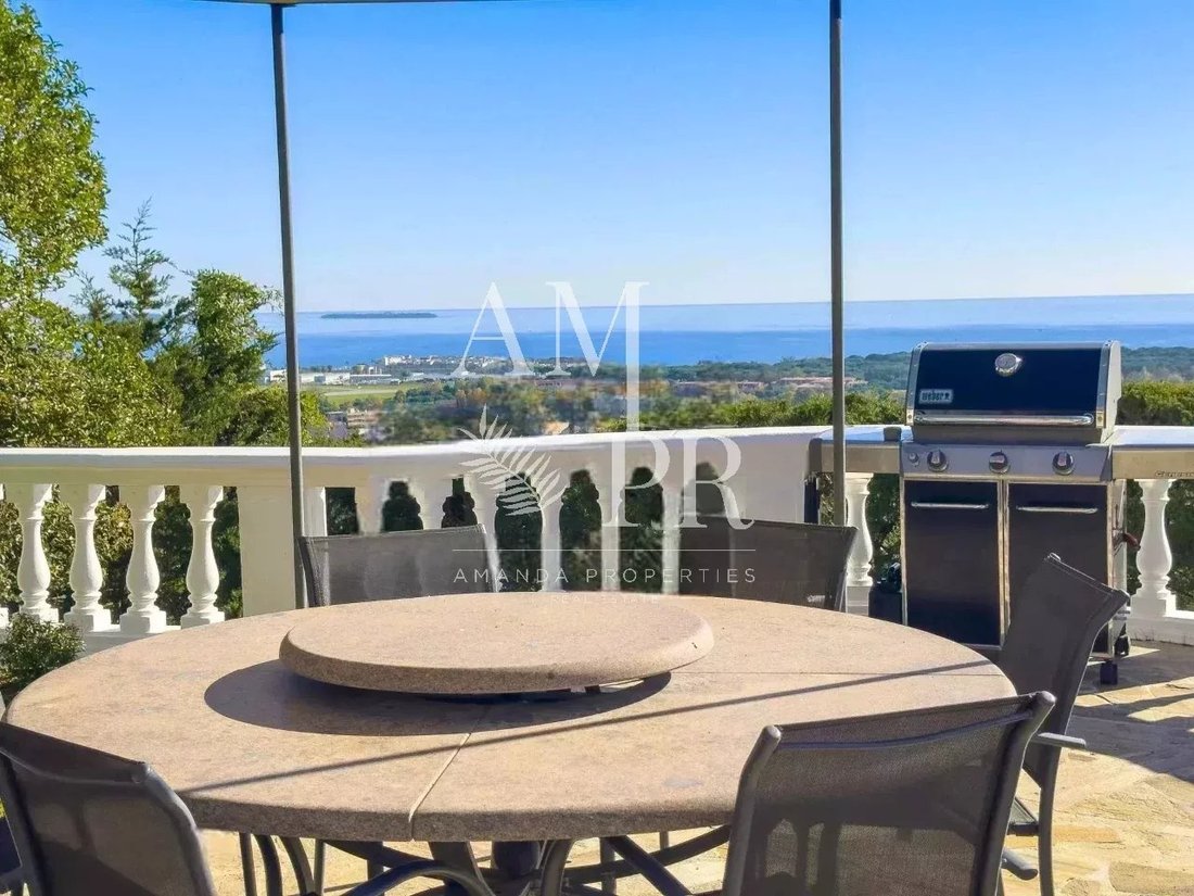 Villa in Le Centre Ville, Mandelieu-la-Napoule, France 2 - 15410928