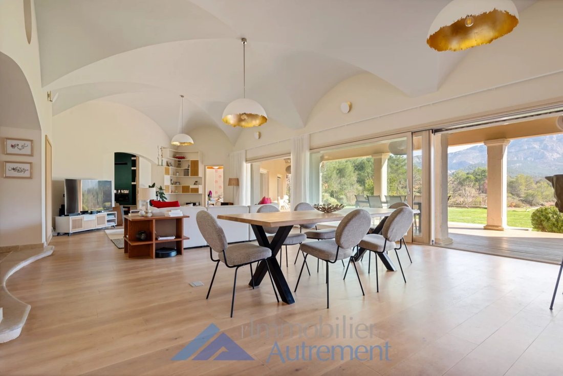 Estate in Le Tholonet, Provence-Alpes-Côte d'Azur, France 5 - 15419526