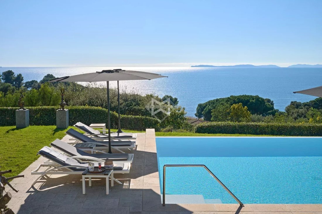 Villa in La Croix-Valmer, Provence-Alpes-Côte d'Azur, France 3 - 15413317
