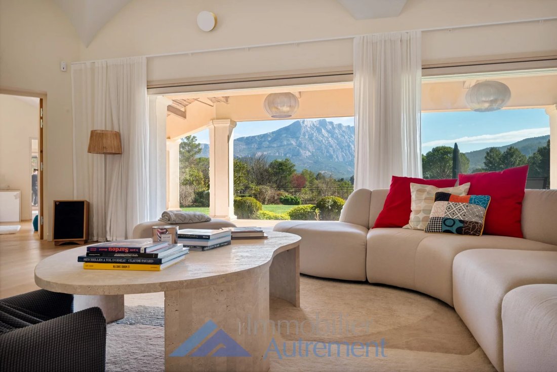 Estate in Le Tholonet, Provence-Alpes-Côte d'Azur, France 4 - 15419526