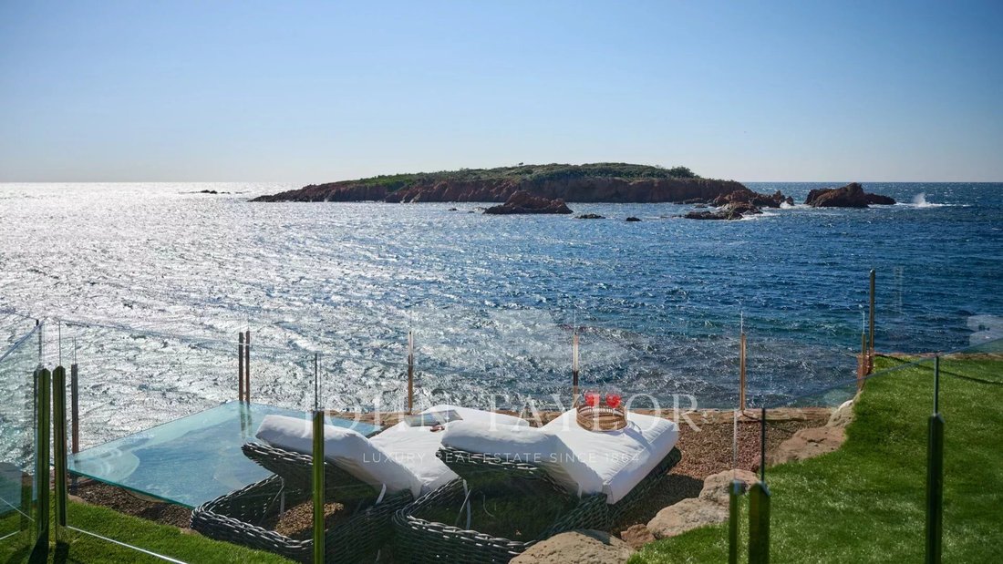 Villa in Théoule-sur-Mer, Provence-Alpes-Côte d'Azur, France 4 - 14967331