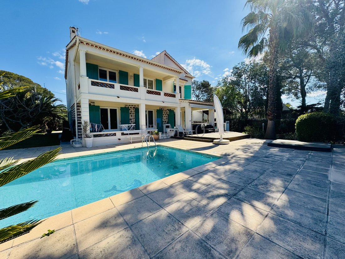 Villa in Boulouris, Saint-Raphaël, France 1 - 15414536