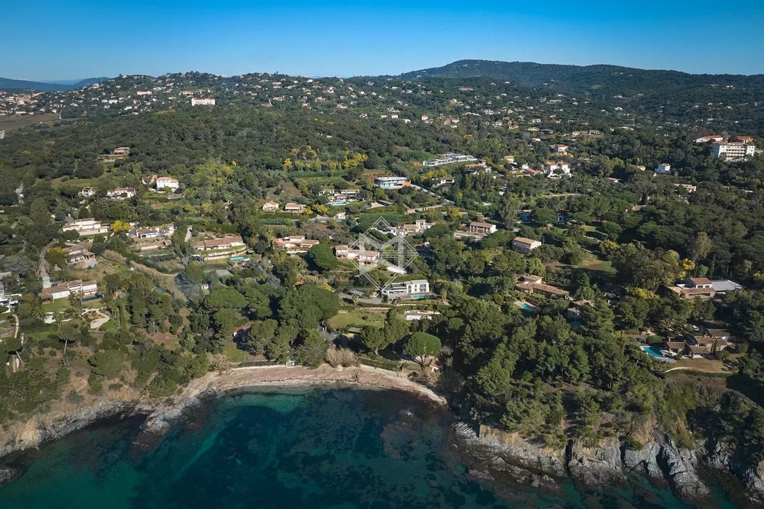 Villa in La Croix-Valmer, Provence-Alpes-Côte d'Azur, France 4 - 15413317