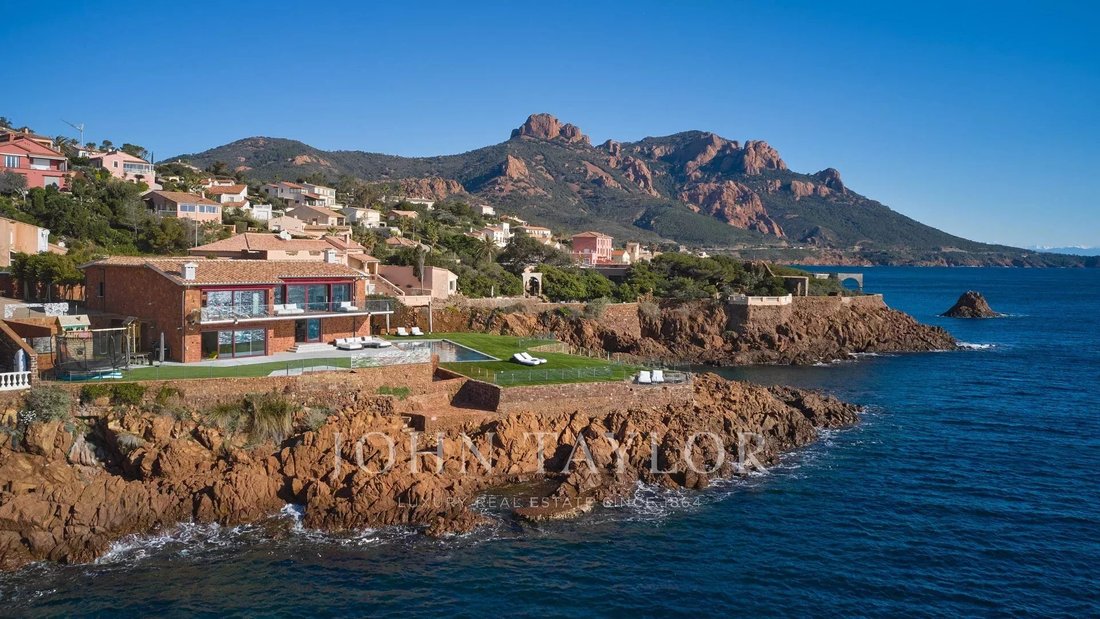Villa in Théoule-sur-Mer, Provence-Alpes-Côte d'Azur, France 2 - 14967331