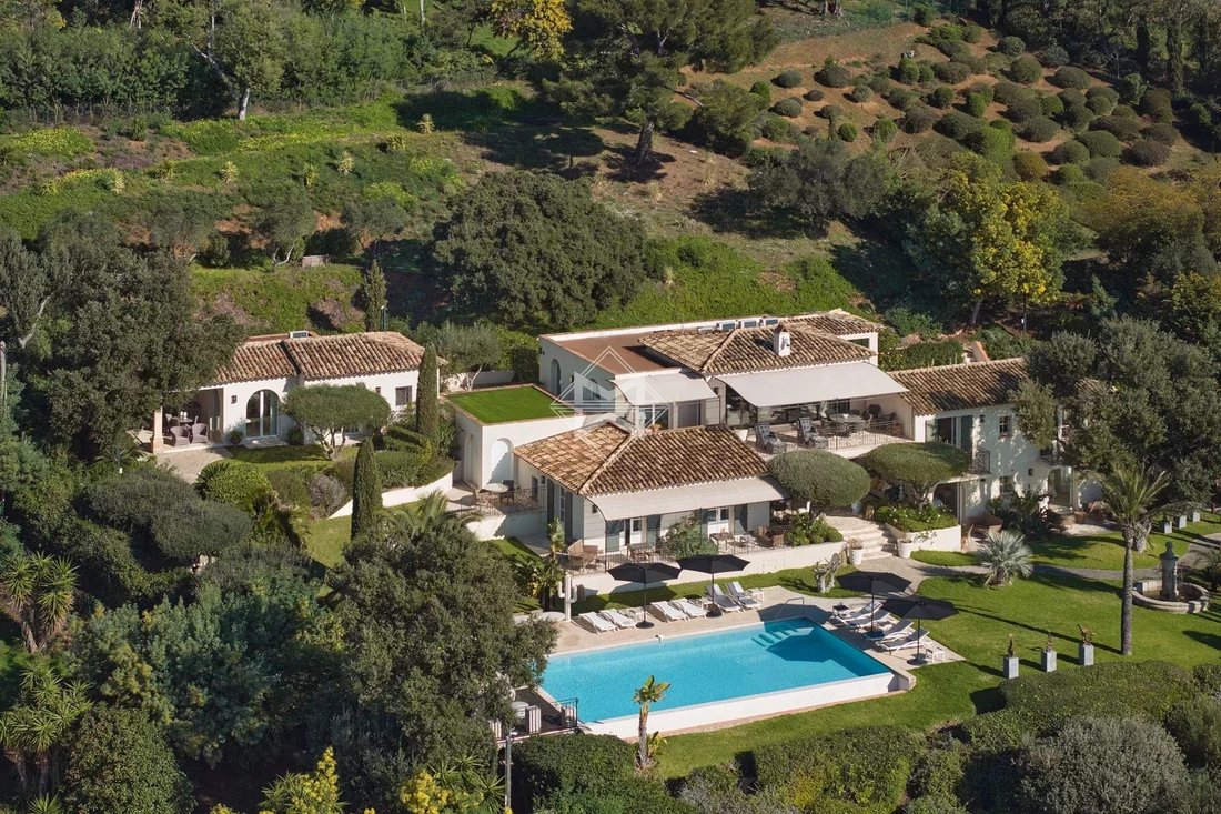 Villa in La Croix-Valmer, Provence-Alpes-Côte d'Azur, France 2 - 15413317
