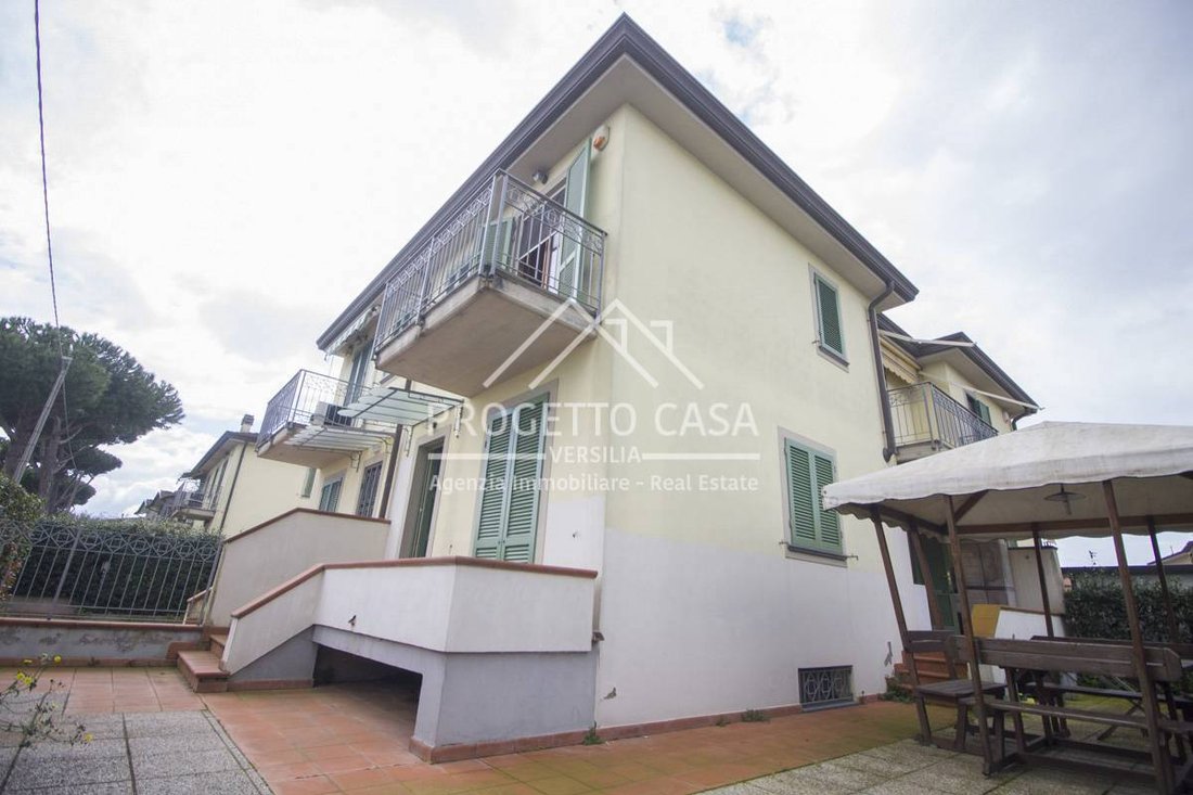 House in Lido di Camaiore, Camaiore, Tuscany 1 - 15419961