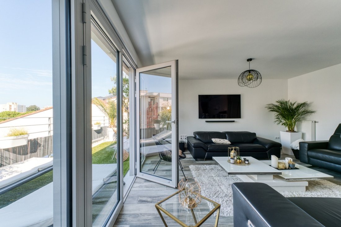 Apartment in Zone Industrielle et Commerciale, Royan, France 2 - 12211796