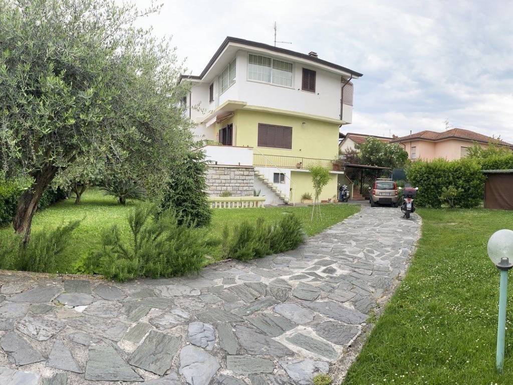 Villa in Pietrasanta, Tuscany, Italy 1 - 15414486