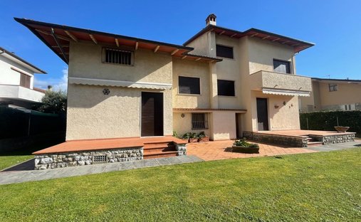Country House in Tonfano, Pietrasanta, Italy 1