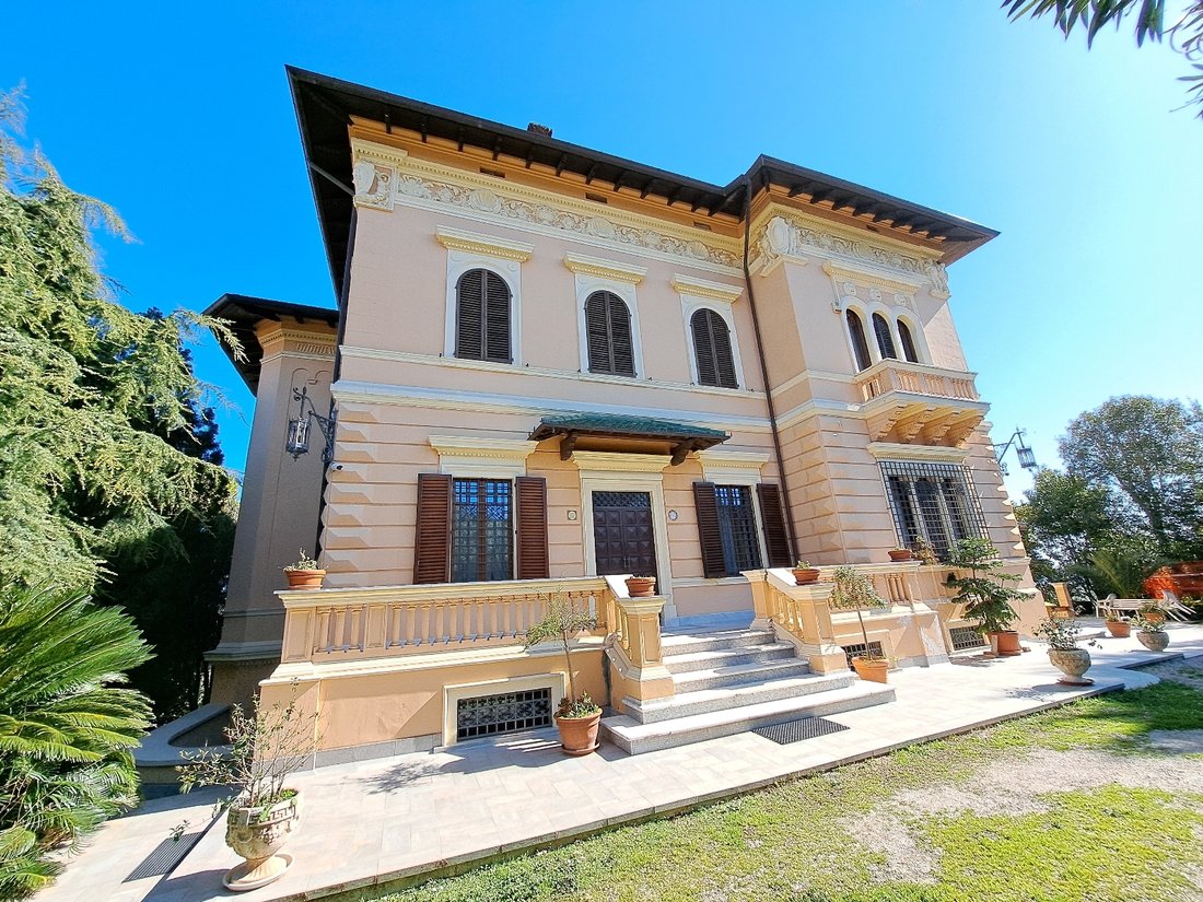 Villa in Giulianova, Abruzzo, Italy 1 - 15416702