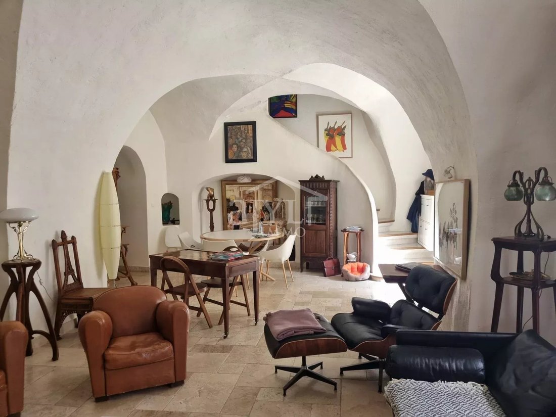 Estate in Cadenet, Provence-Alpes-Côte d'Azur, France 1 - 15420424