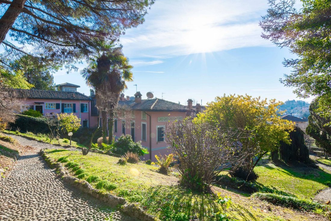 Villa in Albese con Cassano, Lombardy, Italy 1 - 15068130