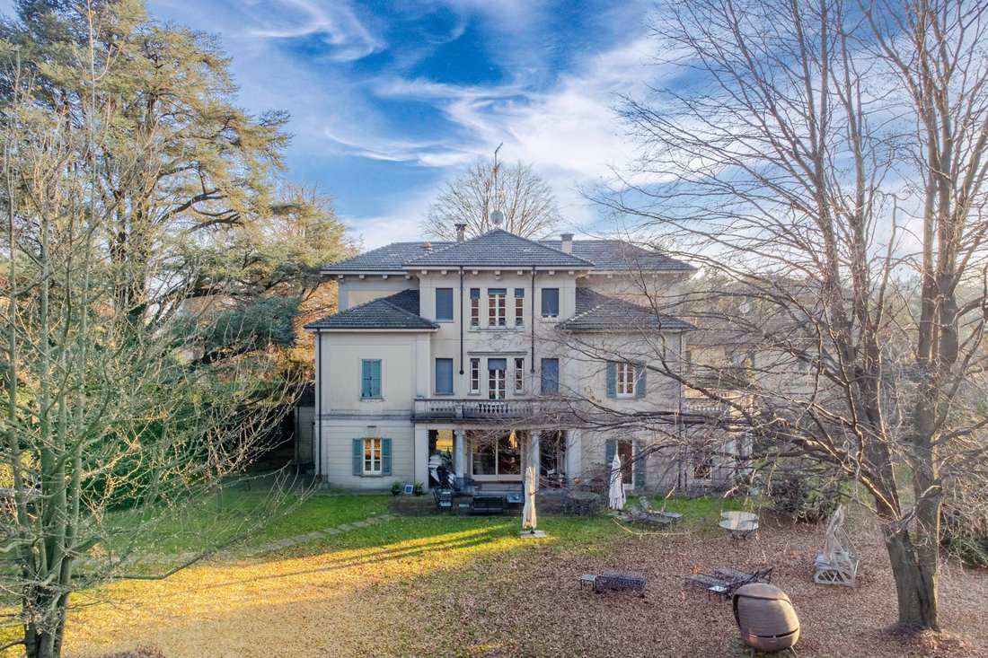 Villa in Varese, Lombardy, Italy 2 - 15068127