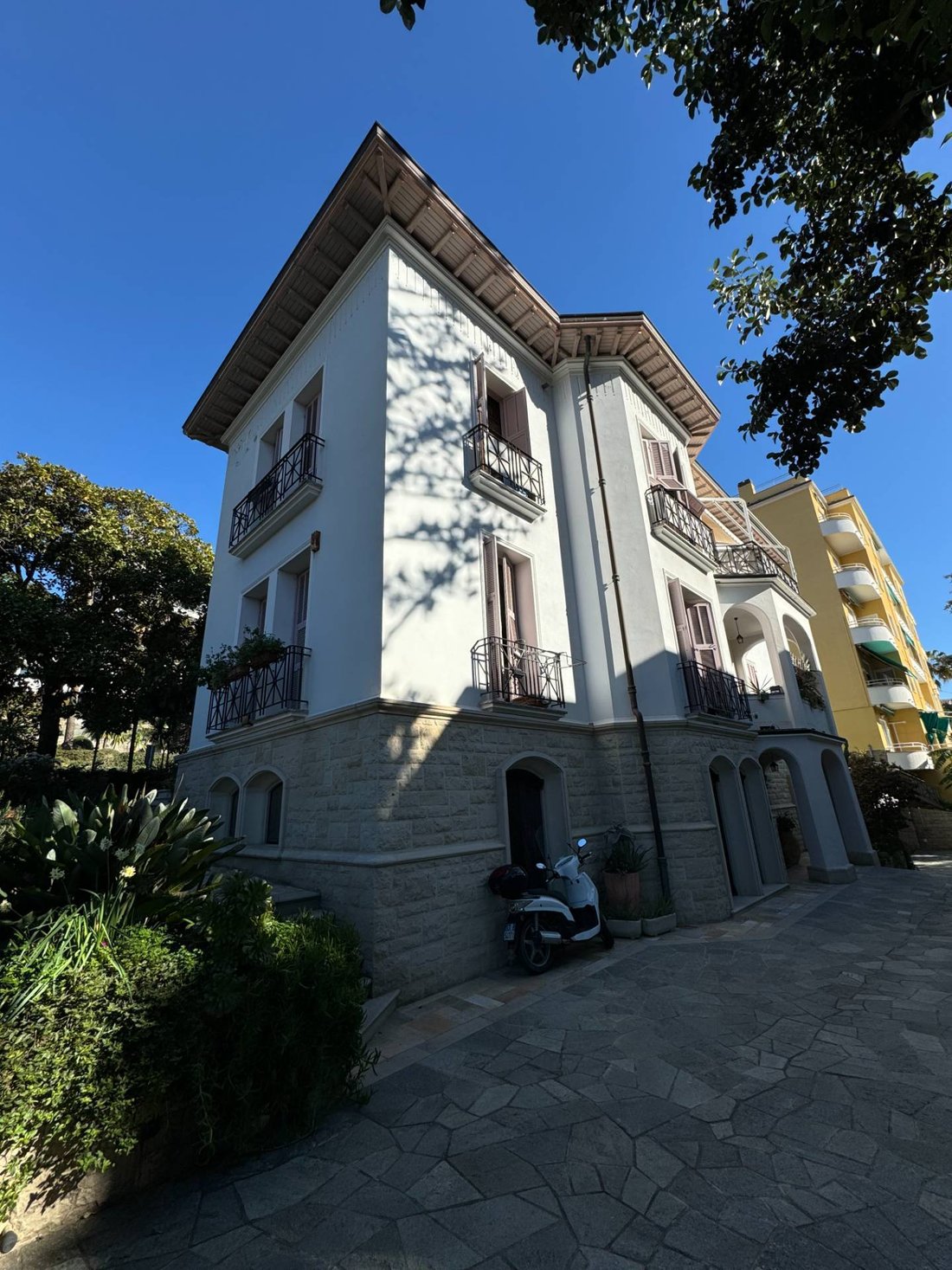 Villa in Bordighera, Liguria, Italy 4 - 15352009