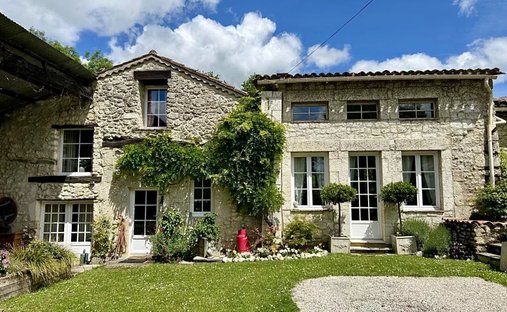 House in Duras, Nouvelle-Aquitaine, France 1