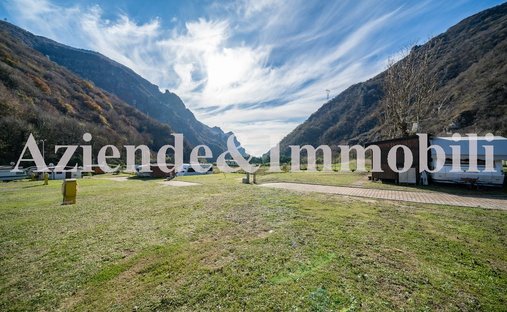 Villa in Parkzone, Monza, Lombardei 1