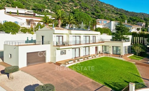 House in Pau, Catalonia, Spain 1