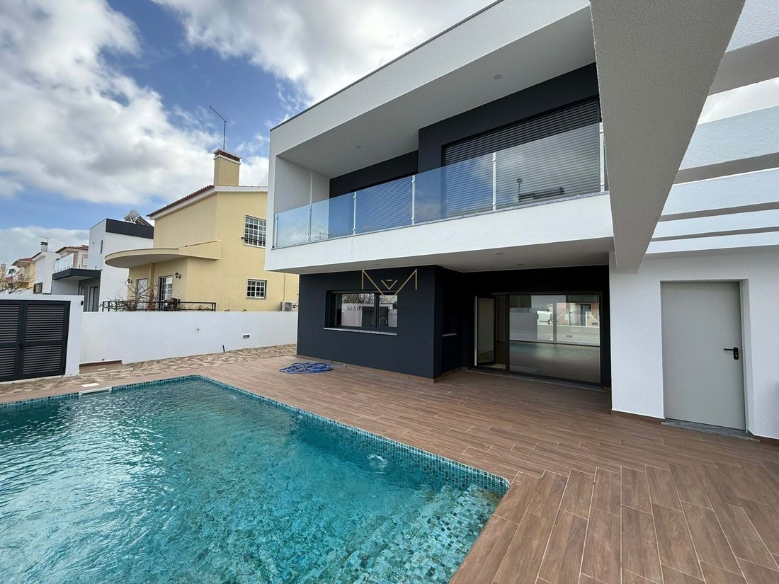 Villa in Charneca de Caparica e Sobreda, Setubal, Portugal 1 - 15423526