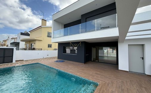 Villa en Charneca de Caparica y Sobreda, Setúbal Municipality, Portugal 1
