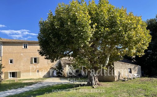 Estate in Goult, Provence-Alpes-Côte d'Azur, France 1
