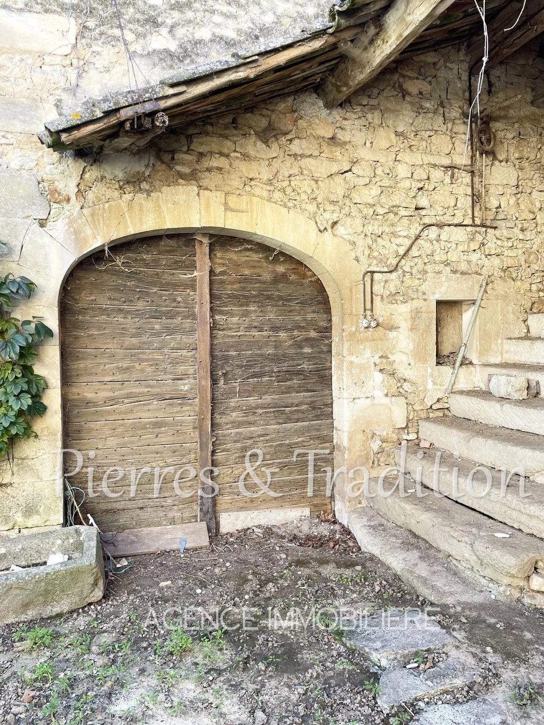 Estate in Goult, Provence-Alpes-Côte d'Azur, France 2 - 15423713