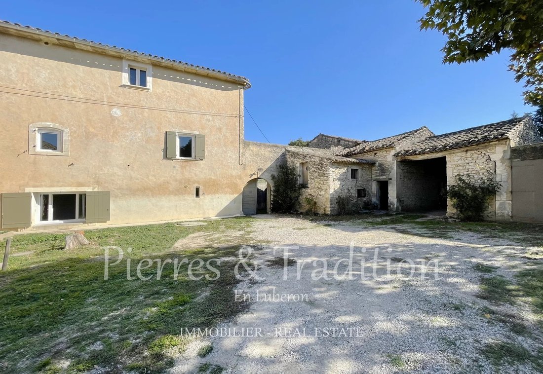 Estate in Goult, Provence-Alpes-Côte d'Azur, France 3 - 15423713